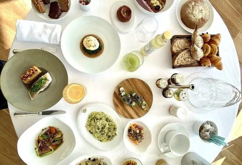 Отель Le Petit Nice Passedat