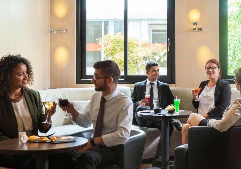 هتل Mercure Paris 15 Porte De Versailles