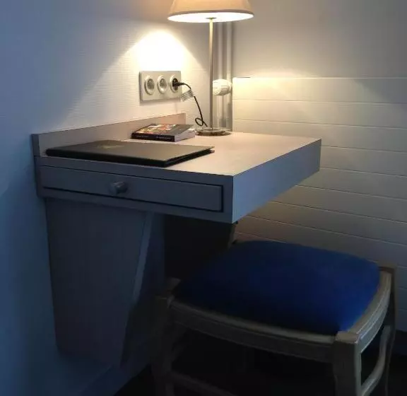 Отель Restaurant Le Dauphin Et Le Spa Du Prieuré