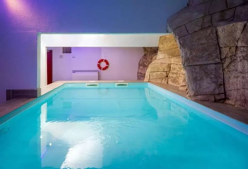 Hotel Sowell Residences New Chastillon