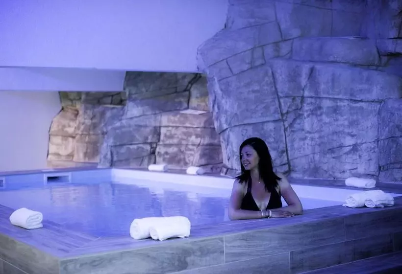 Hotel Sowell Residences New Chastillon