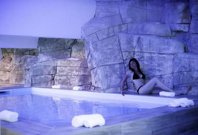 Hotel Sowell Residences New Chastillon