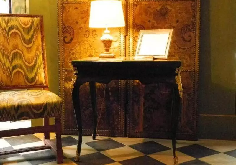 هتل Du Vieux Marais