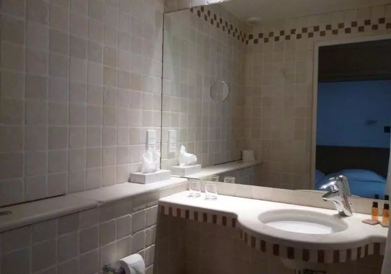 هتل Du Vieux Marais