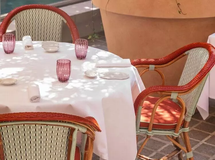 בית מלון כפרי Le Royal Monceau  Raffles Paris