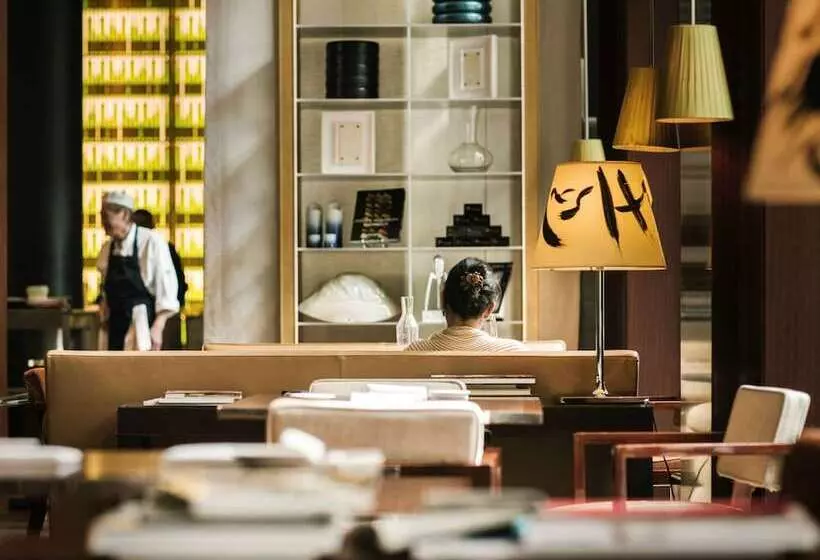 בית מלון כפרי Le Royal Monceau  Raffles Paris