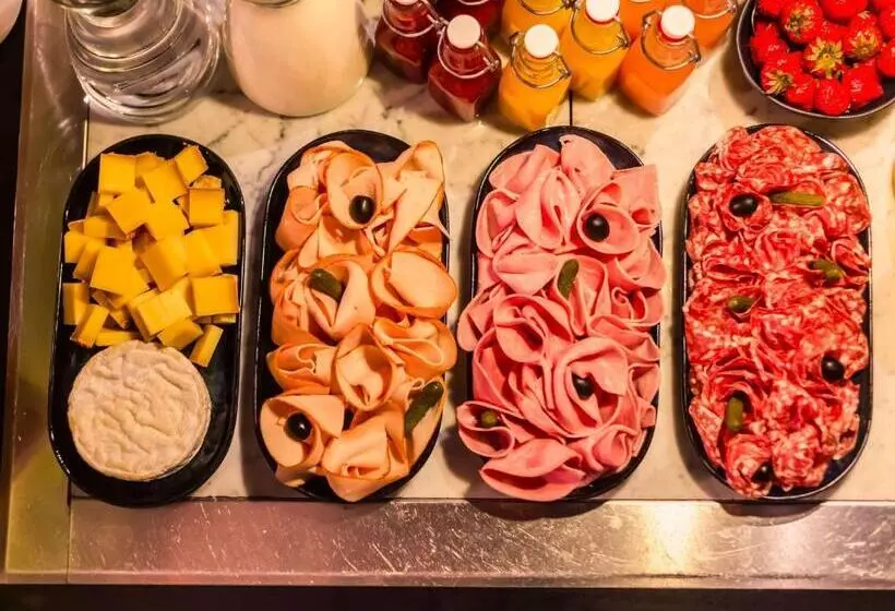 هتل Mercure Paris Alesia