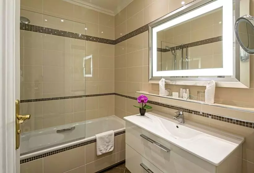 Hôtel Regina Louvre