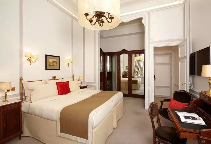 Hôtel Regina Louvre