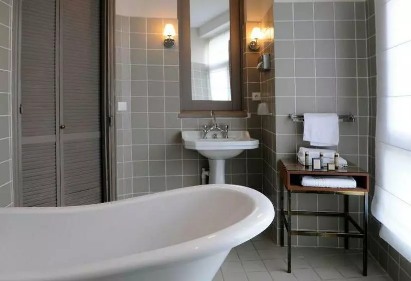 Hotel Splendid  By Popinns