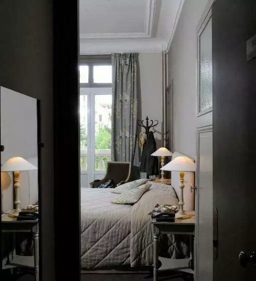 Hotel Splendid  By Popinns