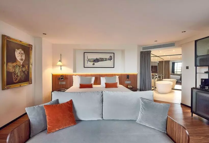 هتل Melia White House