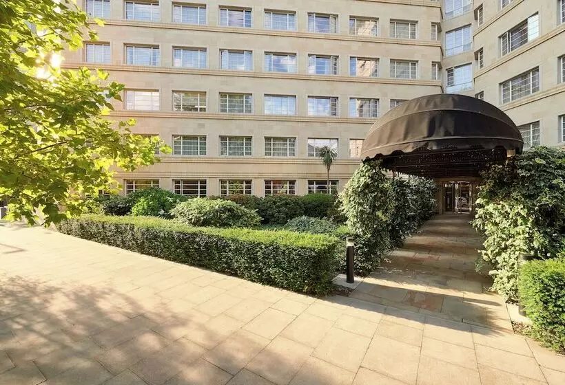 هتل Melia White House