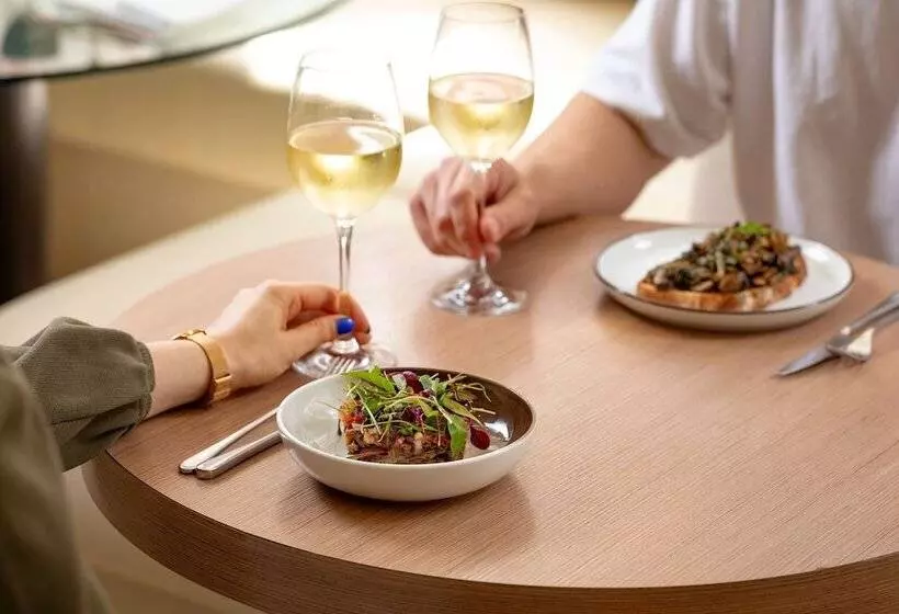 Radisson Blu Hotel, London Tottenham Court Road   Formerly Kenilworth