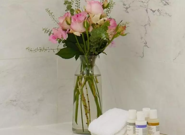 בית מלון כפרי Summer Lodge Country House