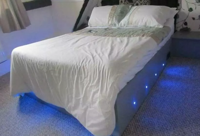 酒店 The Old Black Horse Inn