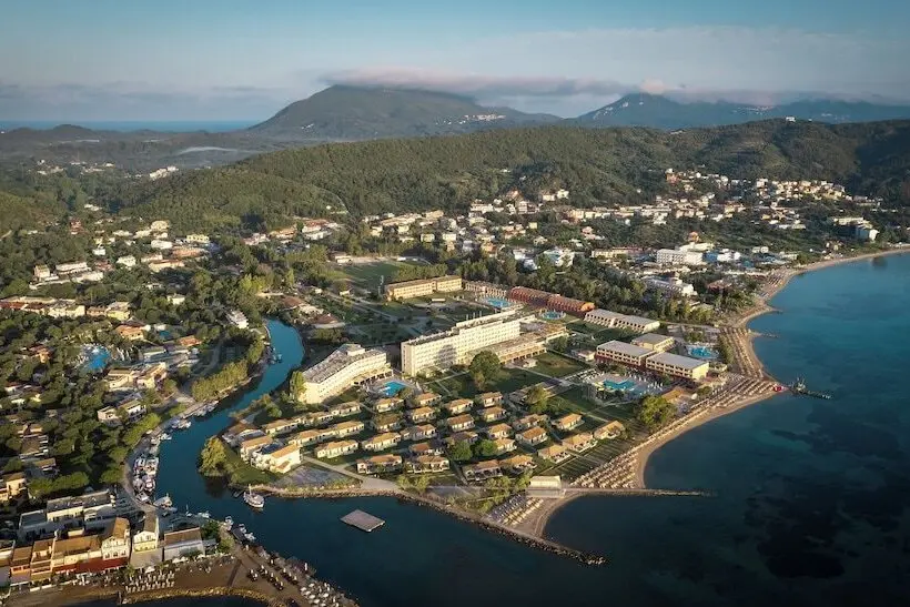 Hotelli Canvas By Mitsis Messonghi