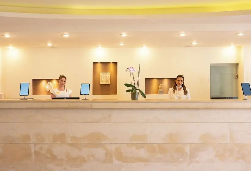 Hotelli Canvas By Mitsis Messonghi