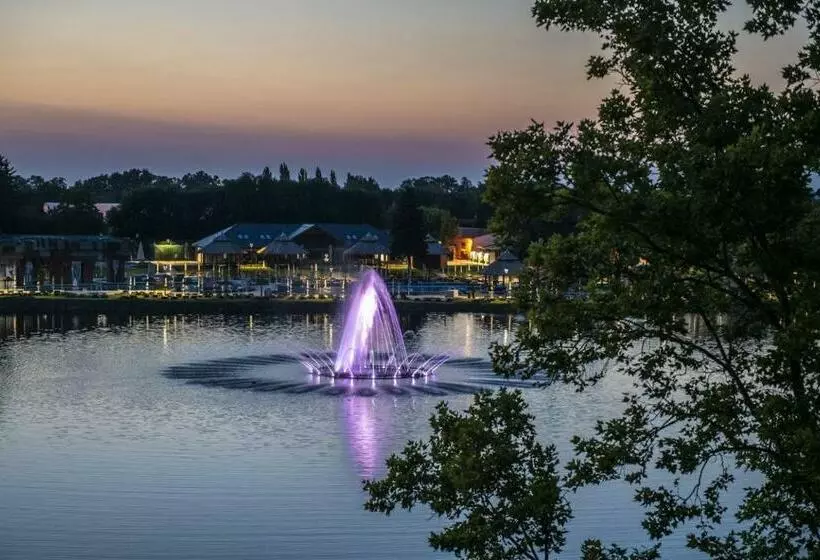 בית מלון כפרי Délibáb