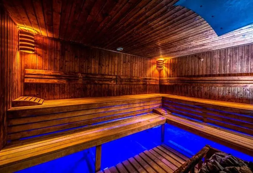 בית מלון כפרי Délibáb