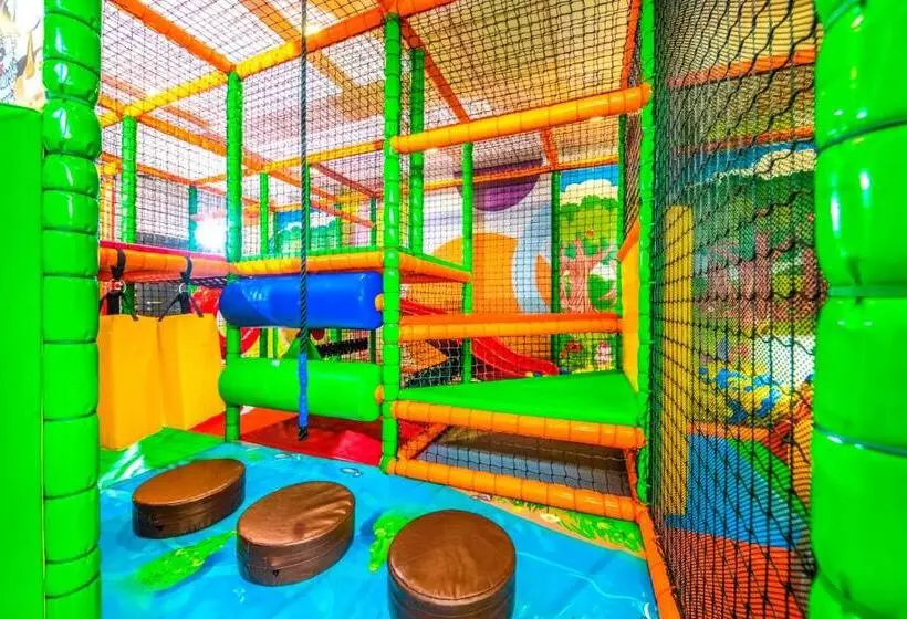 בית מלון כפרי Délibáb