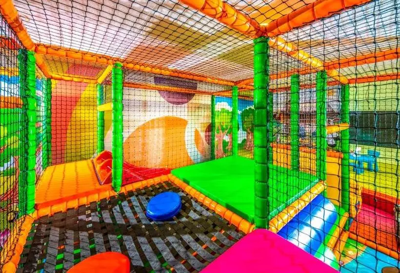 בית מלון כפרי Délibáb