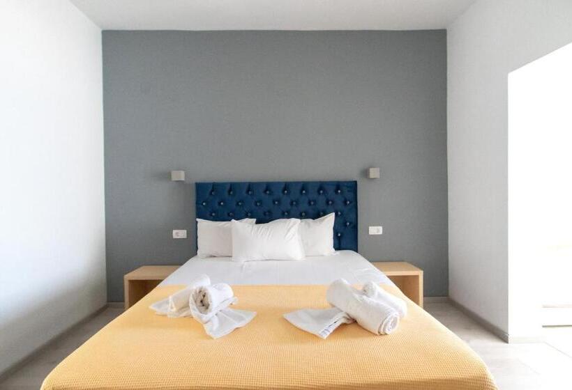 Lichnos Beach Hotel & Suites