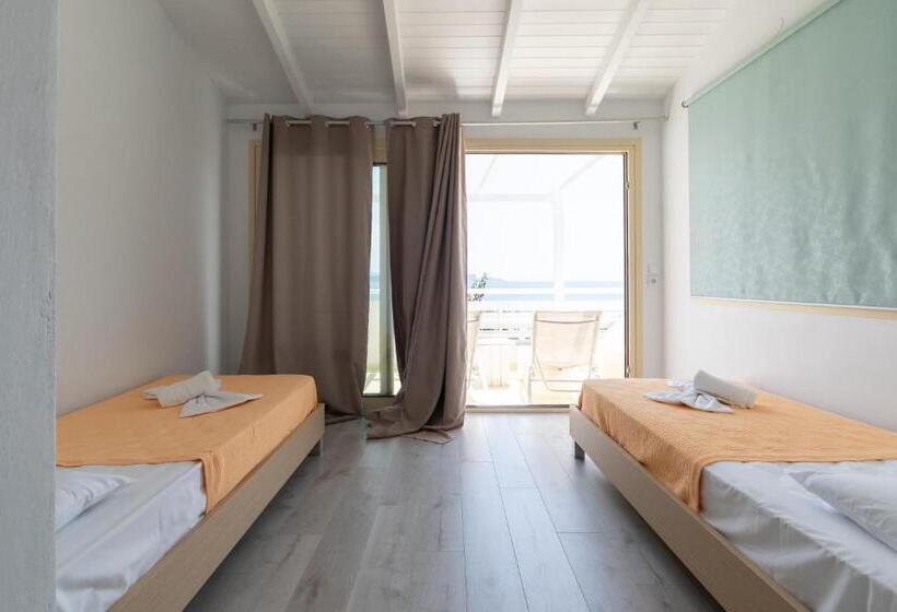 Lichnos Beach Hotel & Suites