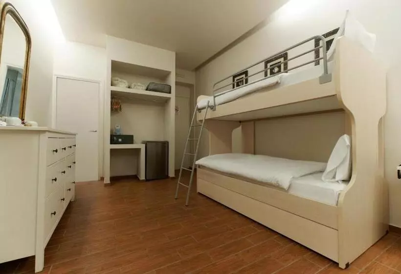 فندق Piraeus City