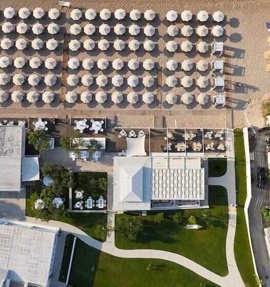 Lichnos Beach Hotel & Suites