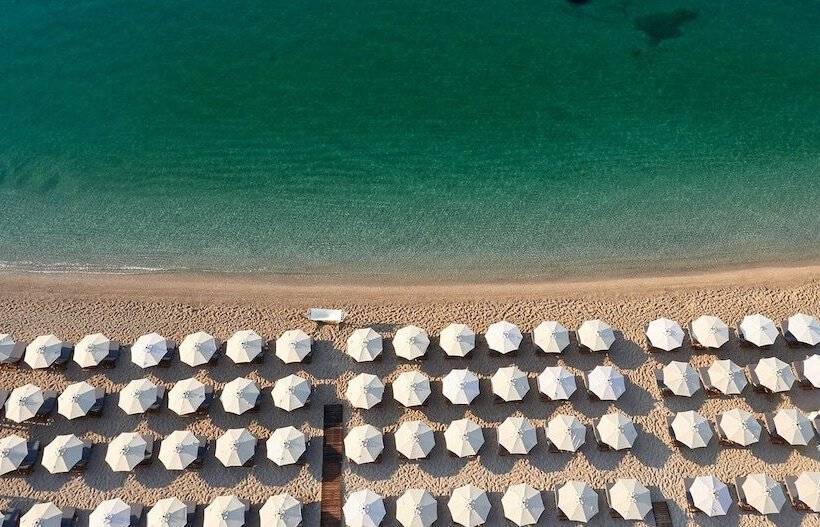 Lichnos Beach Hotel & Suites