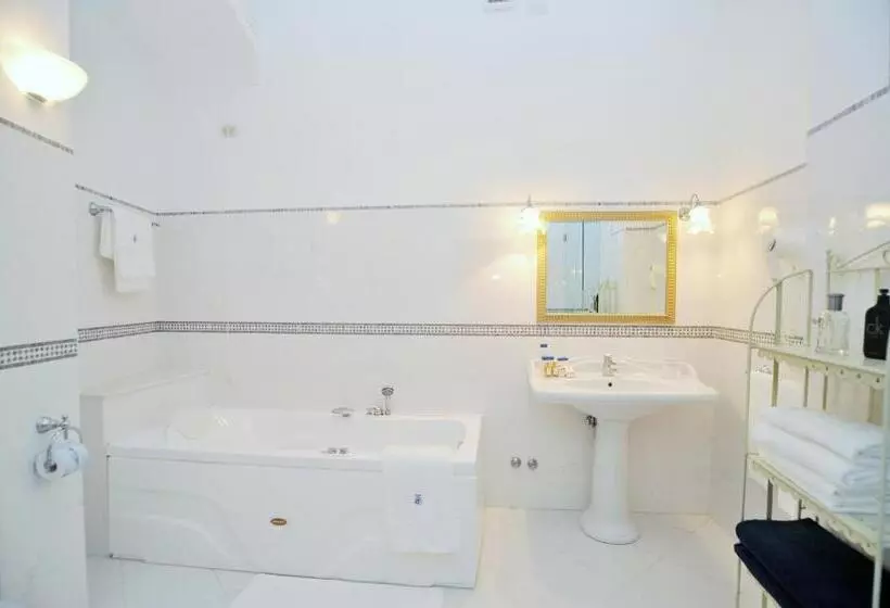 Отель Belvedere