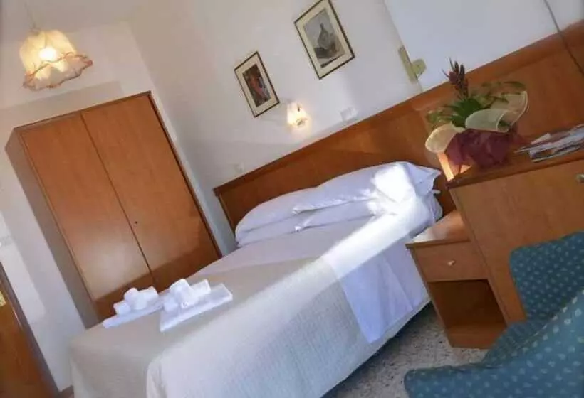 فندق Diplomat Marine