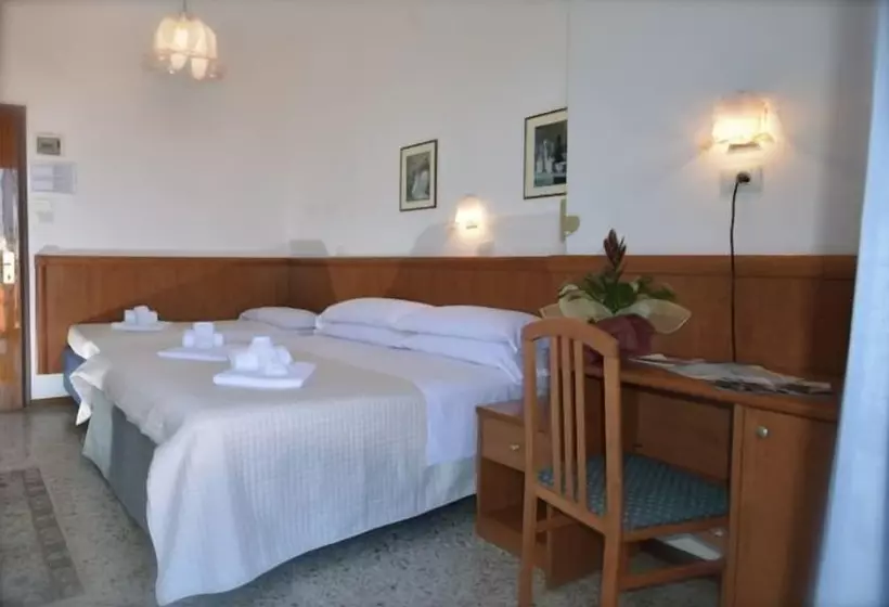 فندق Diplomat Marine