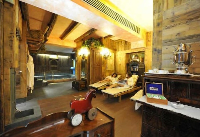 هتل Excelsior Planet