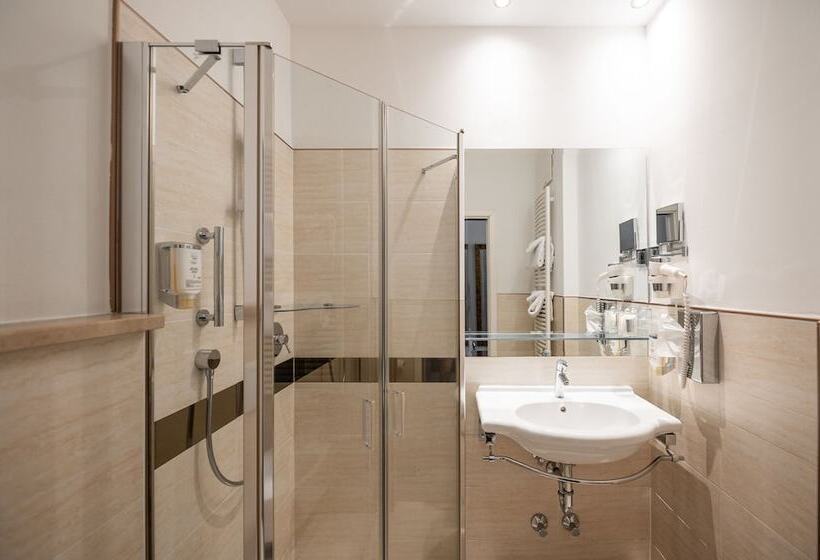 בית מלון כפרי Europa Splendid