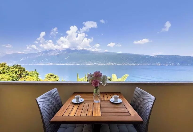 Hotel Meandro Lake View