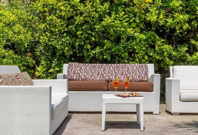 Hotel Meandro Lake View