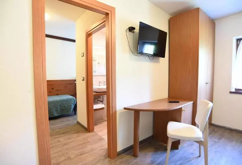 Отель Albergo Bucaneve