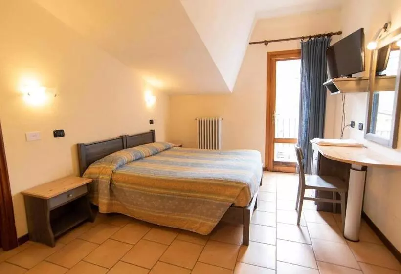 Отель Albergo Bucaneve