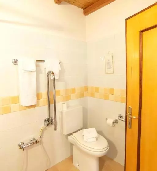 Отель Albergo Bucaneve