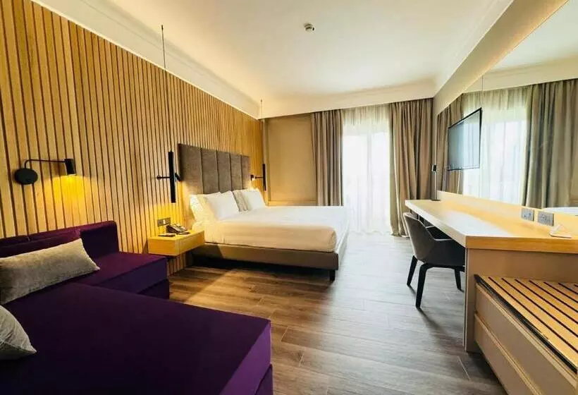 هتل Crowne Plaza Rome St. Peter S, An Ihg
