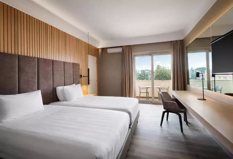 هتل Crowne Plaza Rome St. Peter S, An Ihg