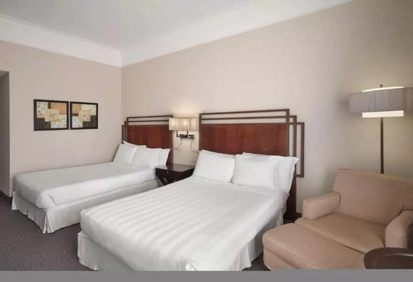 هتل Crowne Plaza Rome St. Peter S, An Ihg