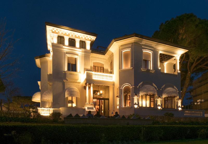 فندق De La Ville