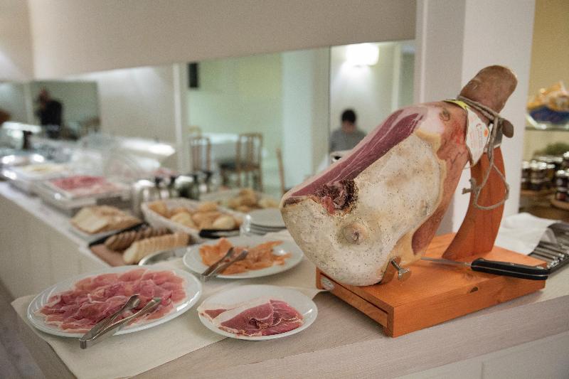 فندق De La Ville