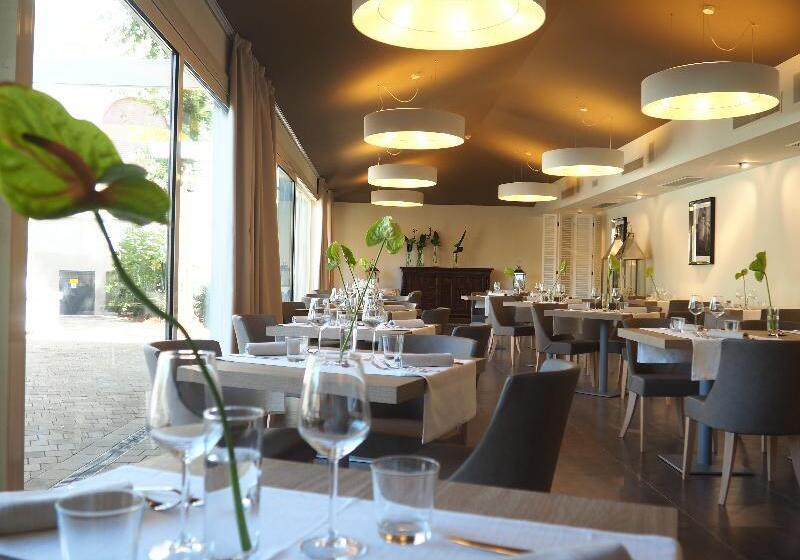 فندق De La Ville