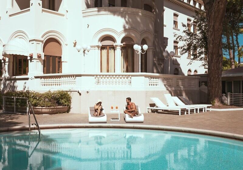 فندق De La Ville