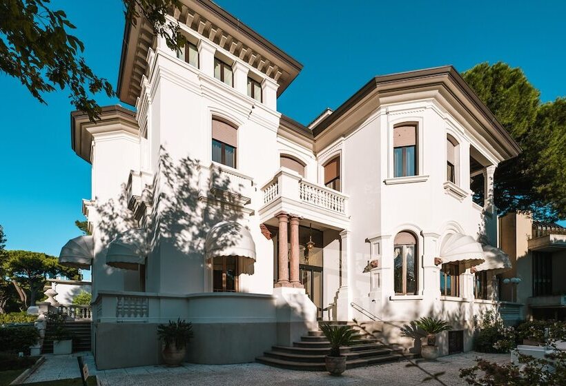 فندق De La Ville