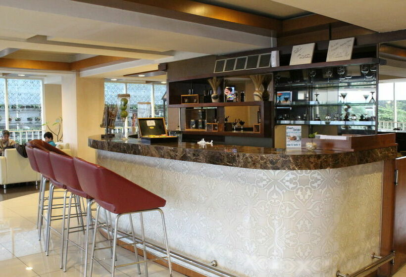 בית מלון כפרי Anggrek Shopping